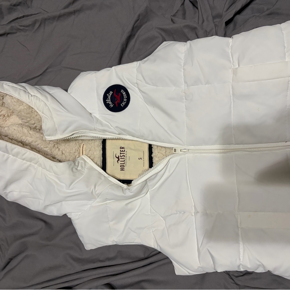 Hollister Women's Snowy White Hooded Vest